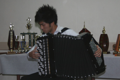 Bin Lu performing in the IO253 category.