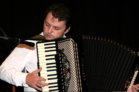 Mirco Patarini performing