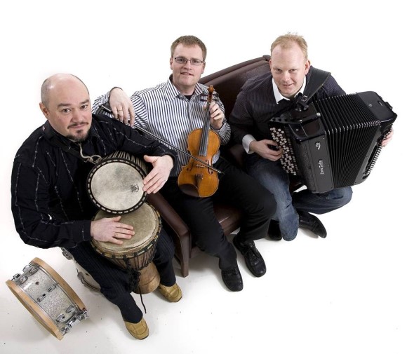 Flukt are: Øivind Farmen – accordion, Sturla Eide - violin, and Håvard Sterten – percussion.